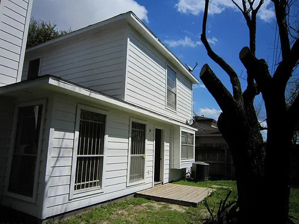 8339 E Ridge Dr, Houston, TX 77040