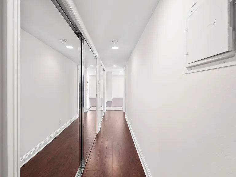 2300 Fox Hills Dr — Photo 9