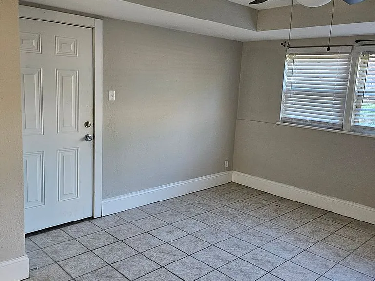 1111 Lincoln Ave — Photo 1