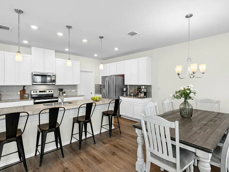 1124 Aronia Ln — Photo 5