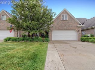 31626 Beaver Cir, New Boston, MI