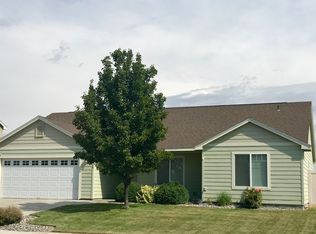 6215 Klickitat Ln, Pasco, WA 99301