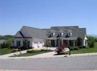 1051 Enchanted Dr, Dandridge, TN 37725