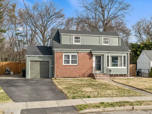 44 Schlosser Dr, Rochelle Park, NJ 07662