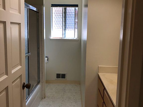 5th image of 3220 Neal Ave