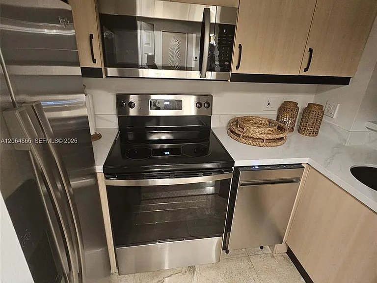 2951 S Bayshore Dr #212 — Photo 5