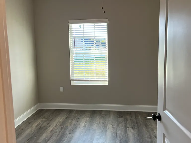 Hillview Commons — Photo 5