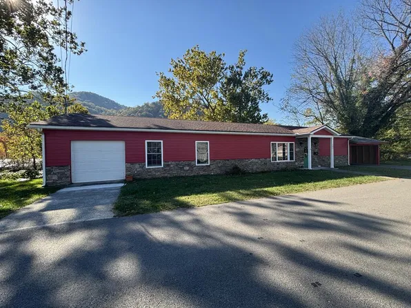 202 Riverside Dr, Hinton, WV 25951
