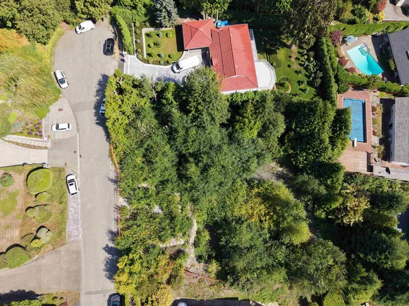 1410 Camelot Rd, West Vancouver, BC V7S 2L8