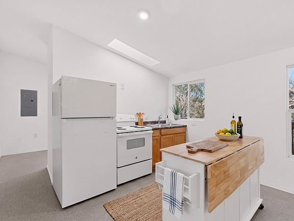 3rd image of 32 Bolagh Ln