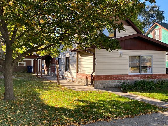 3rd image of 819 8th Ave S