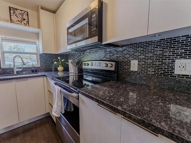 203 W Crest Ave — Photo 11