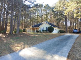 55 Park Timbers Dr, Sharpsburg, GA 30277