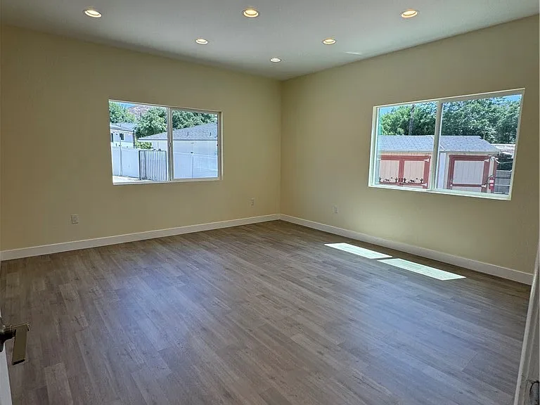10054 Barling St — Photo 18