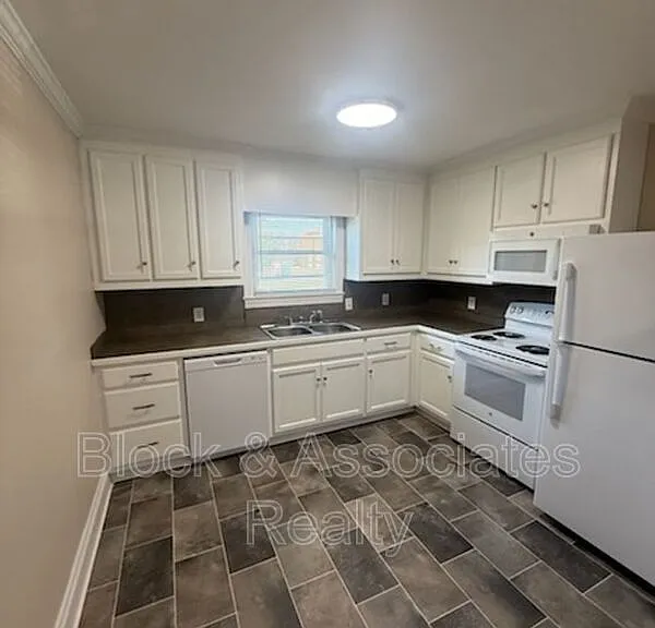 720 S Main St — Photo 2