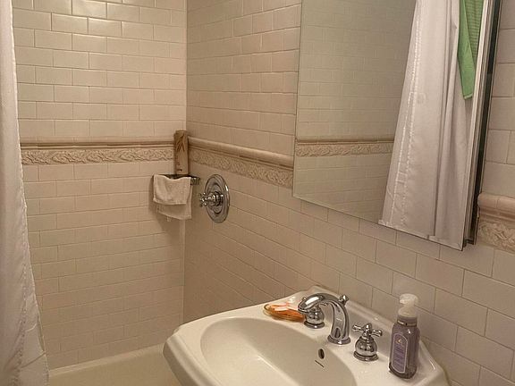 3rd image of 210 E36th St #5F