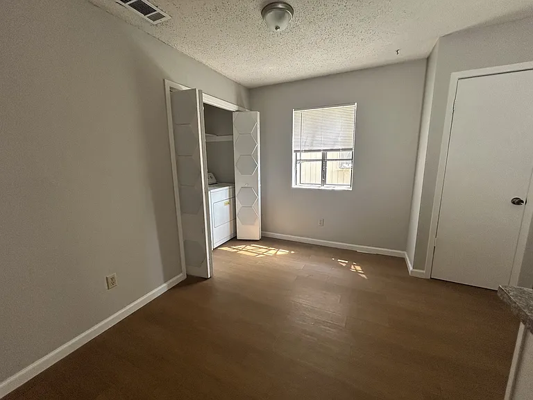 707 Bracewood Cir — Photo 3