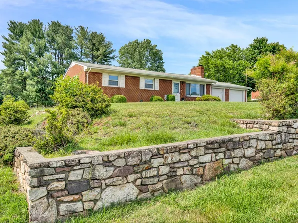 2370 Riverdale Rd SE, Roanoke, VA 24014