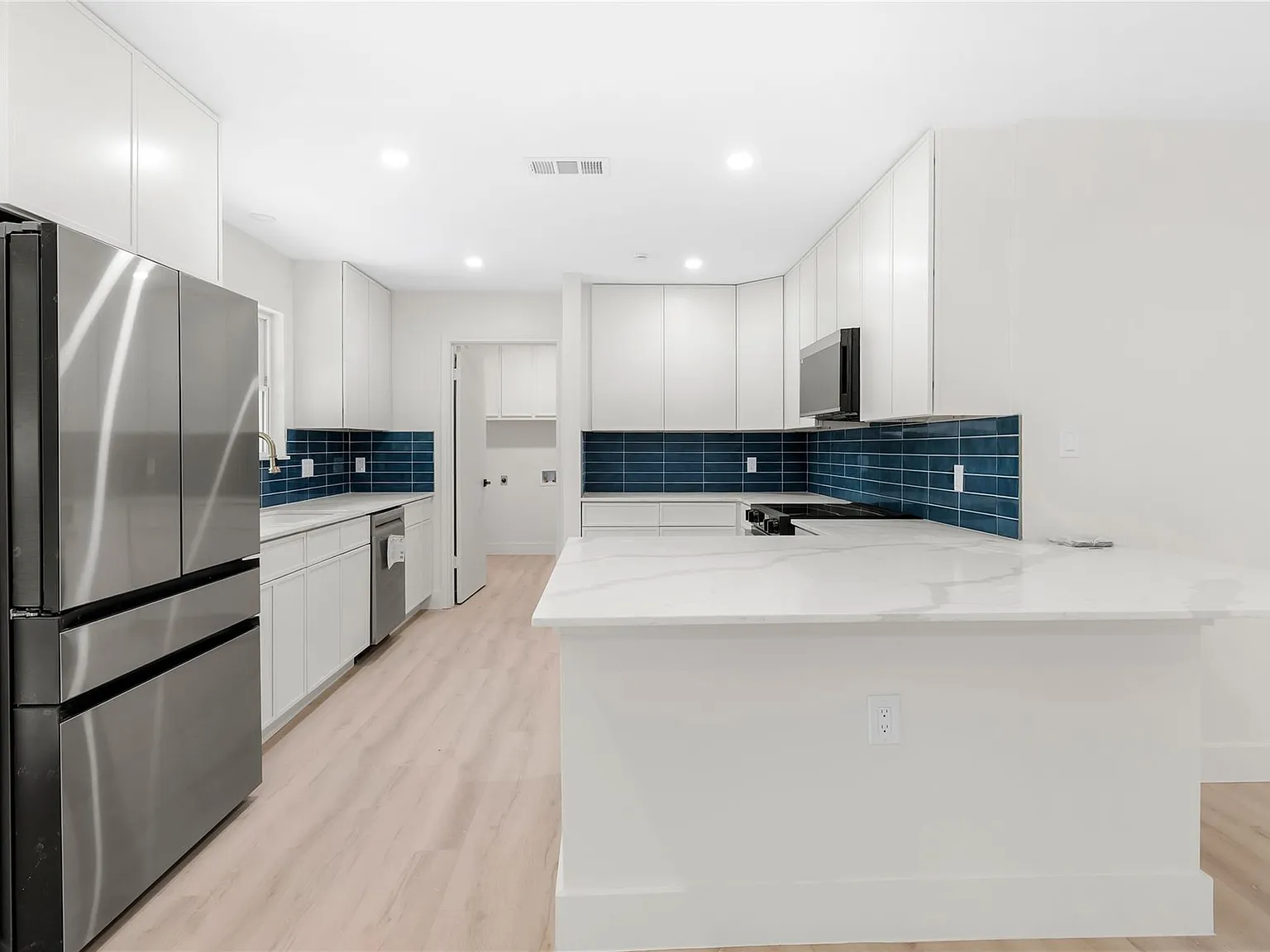 4 bed, 2.0 bath, 1939 sqft, $2,750 — Photo 4