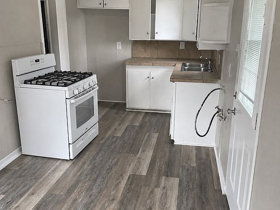 3rd image of 231 W C Ave
