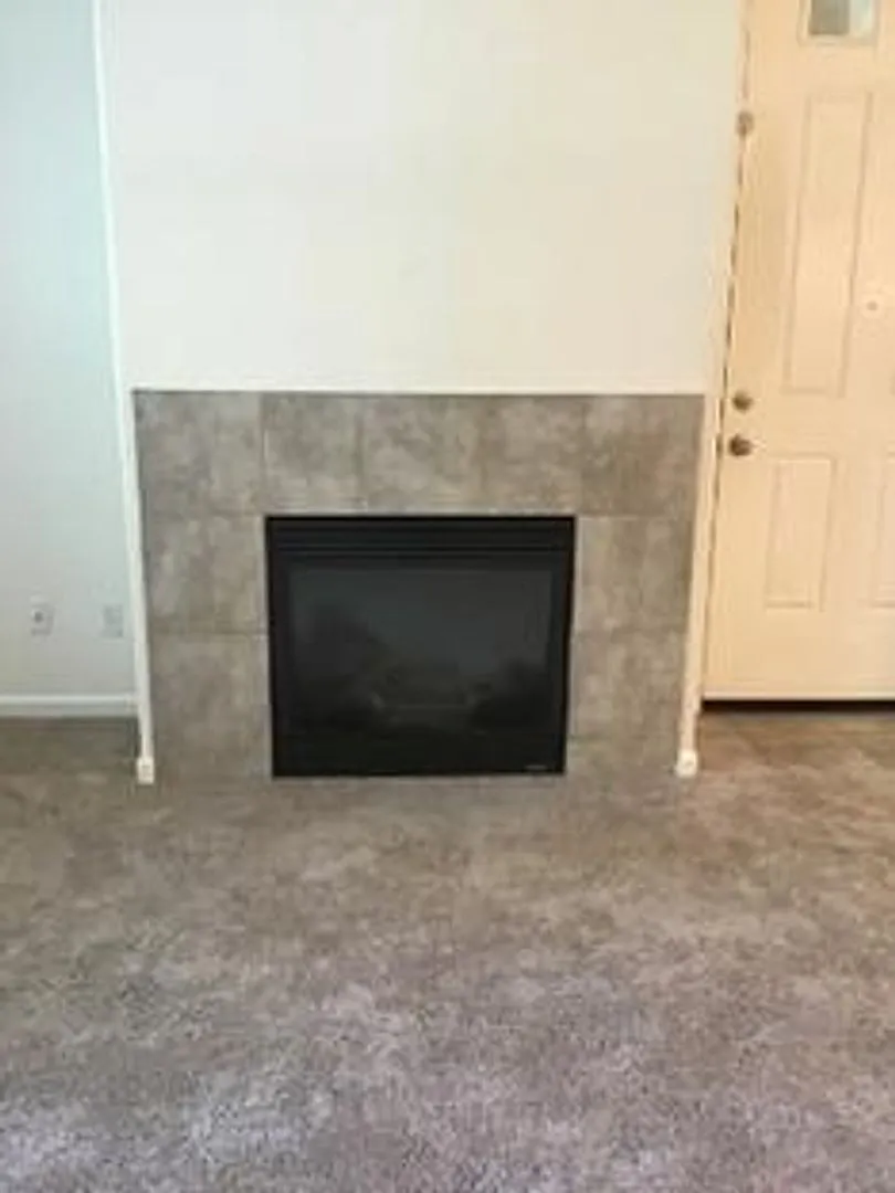 Beautiful 3-Bedroom Condo in Elk Grove — Photo 4