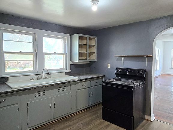 5th image of 710 N 9th St