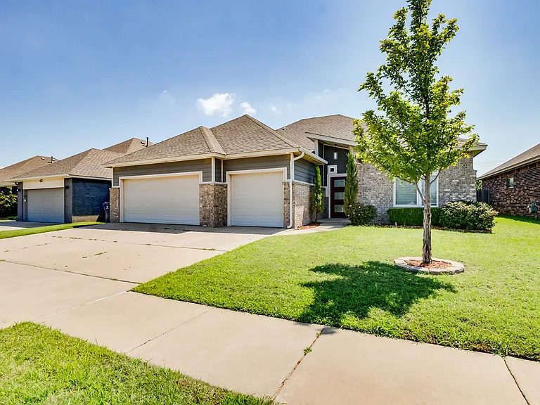 10608 Glover River Dr — Photo 2