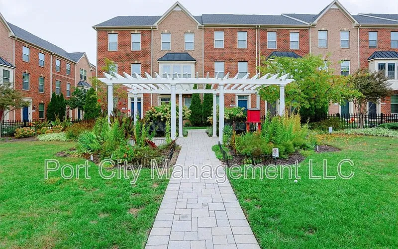 3 bed, 3.5 bath, 1839 sqft, $2,850 — Photo 1