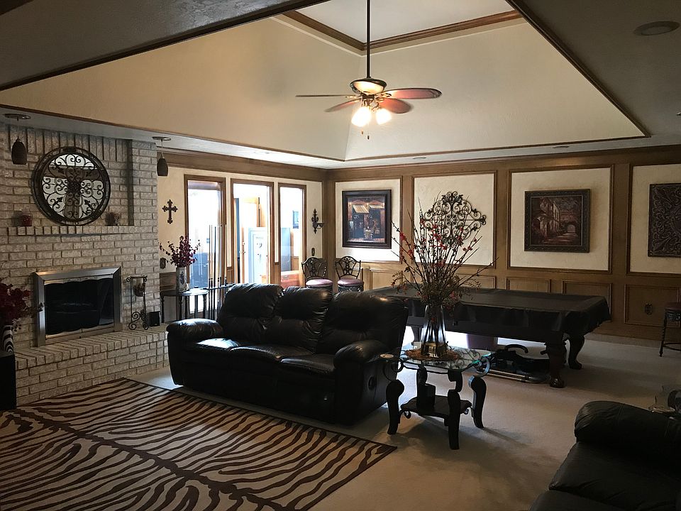 Great Room / Fireplace 