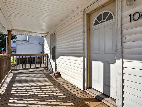 3rd image of 104 N Allin St