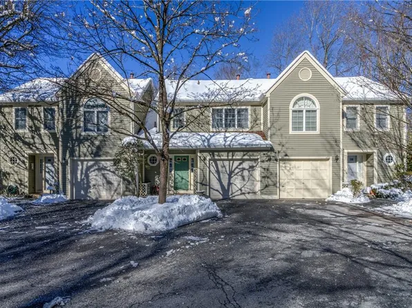 402 Kensington Way, Mount Kisco, NY 10549