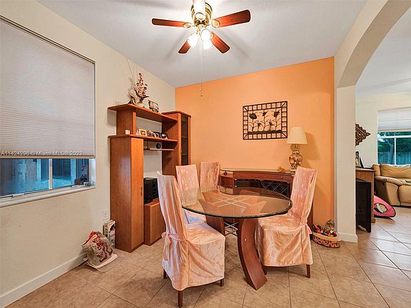 4th image of 2884 SE 2nd Dr Unit 4