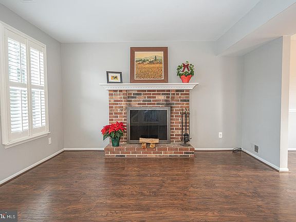 5th image of 84 Canterbury Ct