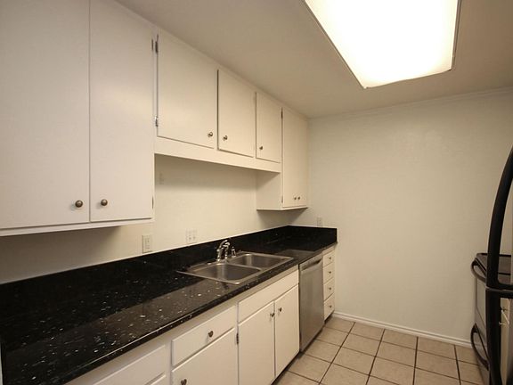 5th image of 601 E Del Mar Blvd APT 406