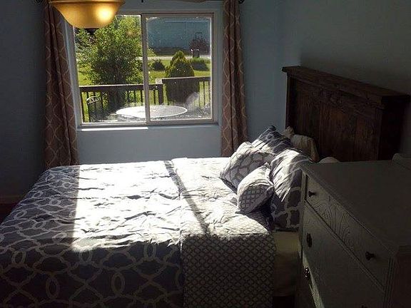 Master bedroom, one queen bed.