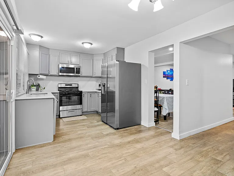422 Gainsborough Ct #422 — Photo 7