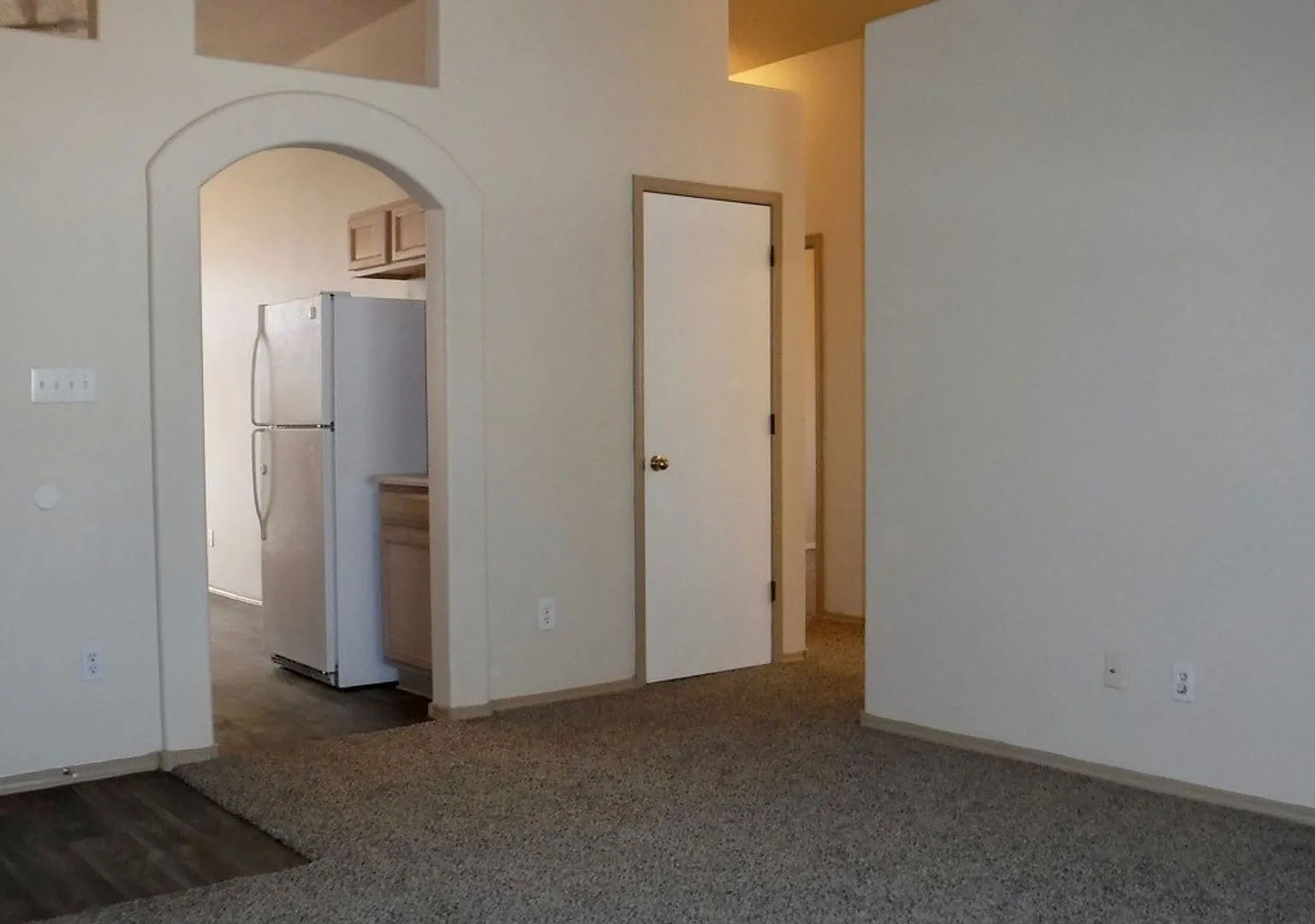 3 Bedroom Home Near Unser and McMahon NW — Photo 4