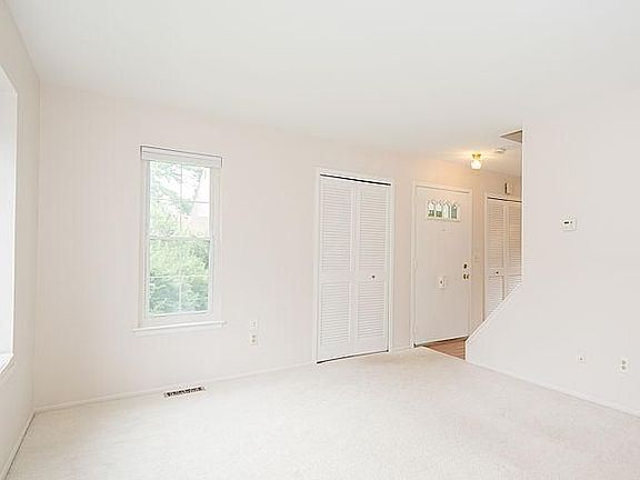 4th image of 2735 Winthrop Ct