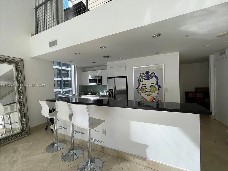 1060 Brickell Ave #613 — Photo 2