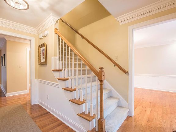 4th image of 5018 Venetian Way