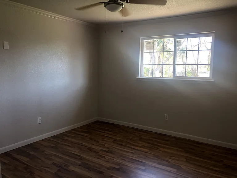 1554 Willowbrook St — Photo 10