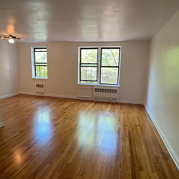 1747 Clay Ave #4F — Photo 4