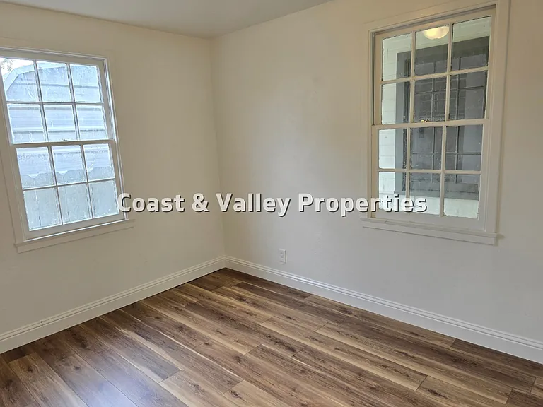 1252 Olympia Ave — Photo 3