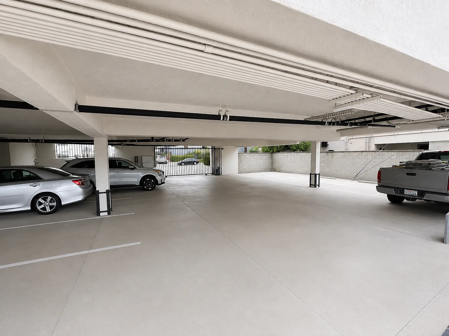 1 bed, 1.5 bath, 850 sqft, $2,095 — Photo 2
