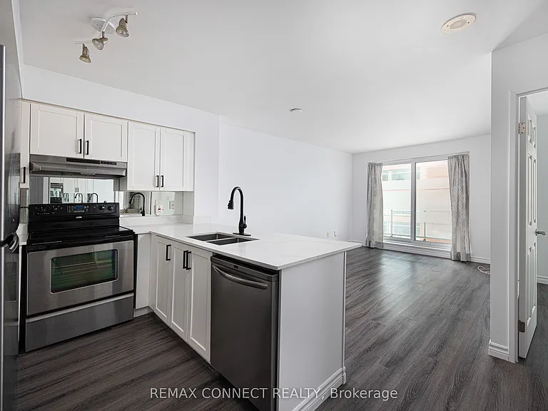 230 King St E #710 — Photo 2