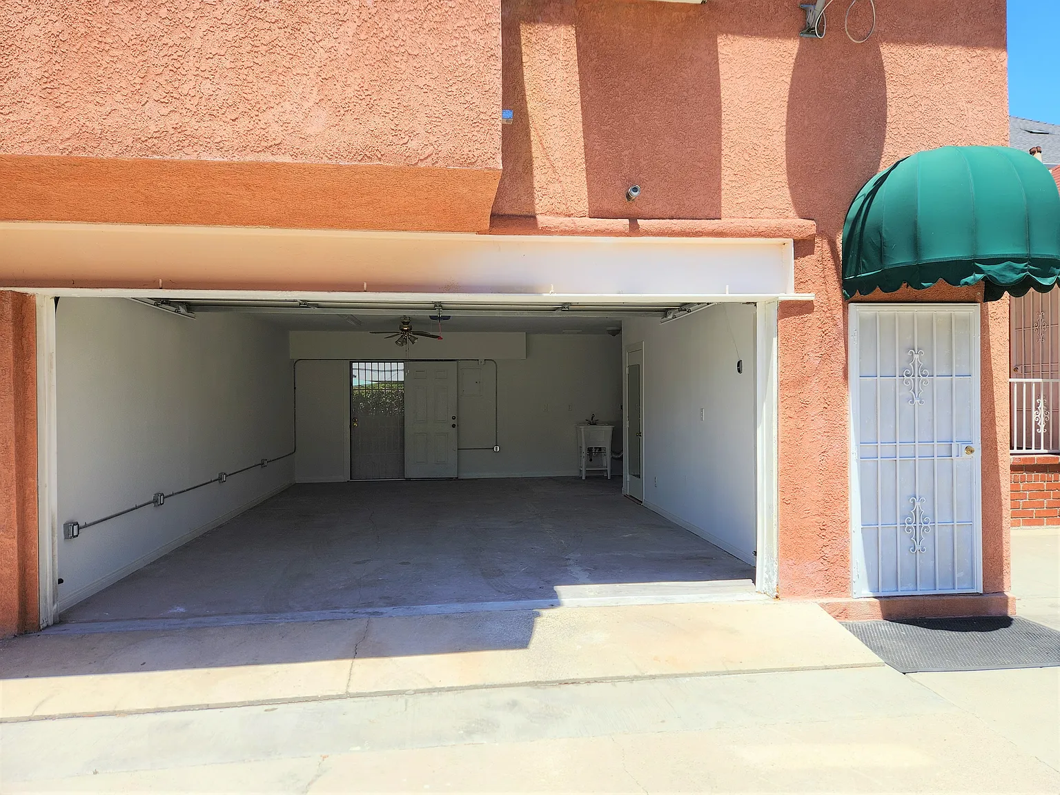3 bed, 950 sqft, $3,000 — Photo 2
