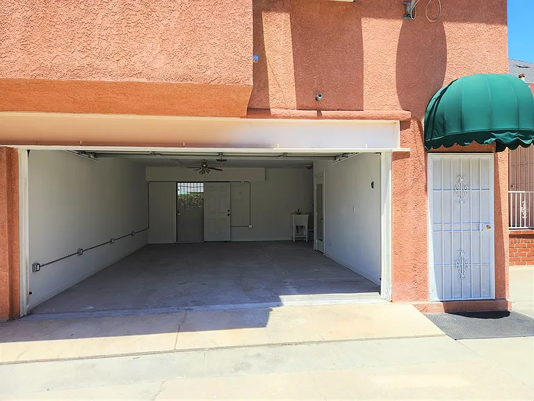 1647 S Van Ness Ave — Photo 2