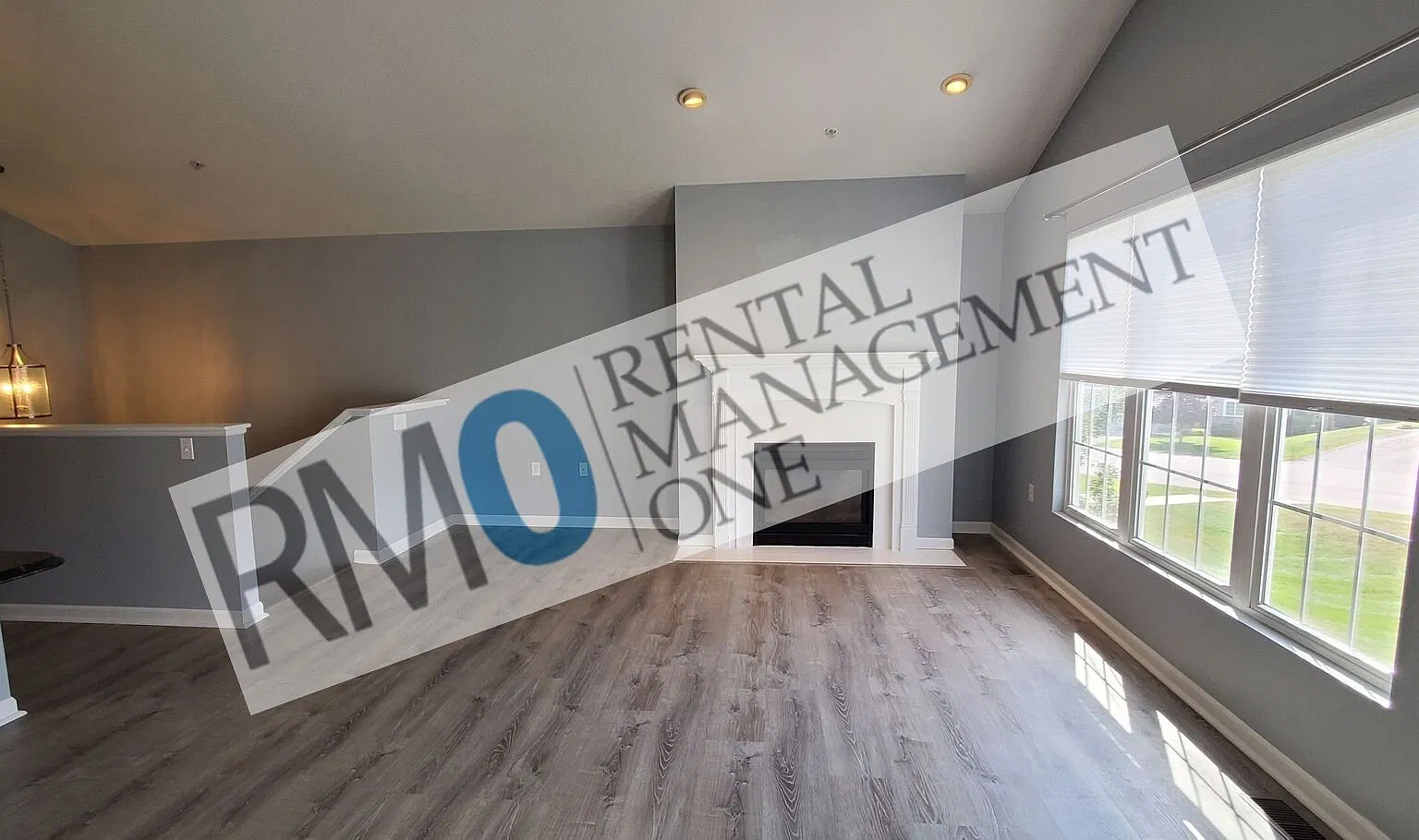Chelsea Park Charming 2 Bedroom, 2 Bathroom Upper Level End Unit — Photo 3