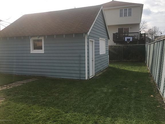 2nd image of 284 Hunter Ave