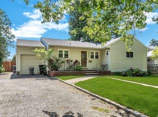 286 Manetto Hill Rd, Plainview, NY 11803